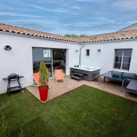 Avec Jacuzzi Et Clim A Marsilly Holiday home Lagord