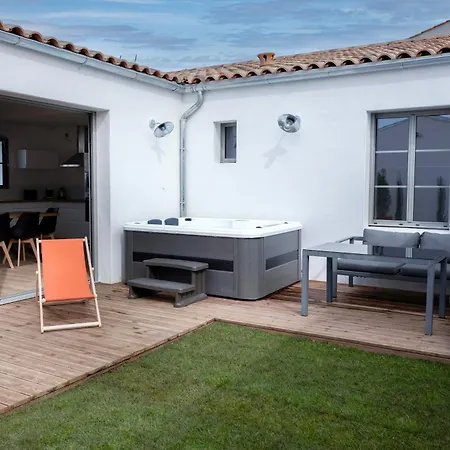 Avec Jacuzzi Et Clim A Marsilly Holiday home *